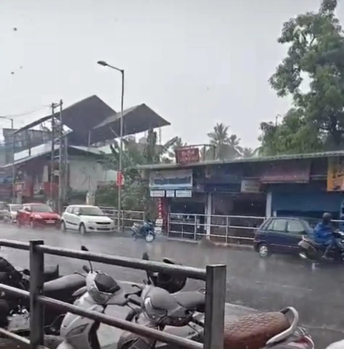 മഴ പെയ്യുമോ എന്ന സംശയം വേണ്ട, ഇനി അഞ്ച് ദിവസം മഴ, കോഴിക്കോട് ഉച്ചയോടെ മഴ എത്തി, വിവിധ ജില്ലകളിൽ മഞ്ഞ അലർട്ട് പ്രഖ്യാപിച്ചു 