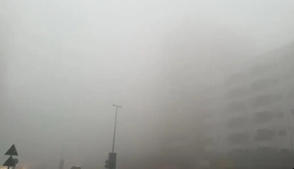 യുഎഇ യിൽ കനത്ത മൂടൽ മഞ്ഞ്, വിവിധയിടങ്ങളിൽ സാഹചര്യം ഗുരുതരം, റെഡ് അലേർട്ട് പ്രഖ്യാപിച്ചു