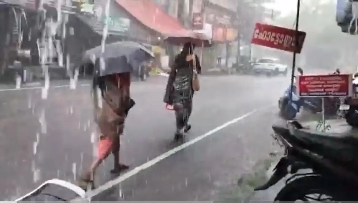 സംസ്ഥാനത്ത് വിവിധയിടങ്ങളിൽ ഇന്നും ശക്തമായ മഴ പെയ്തു 
