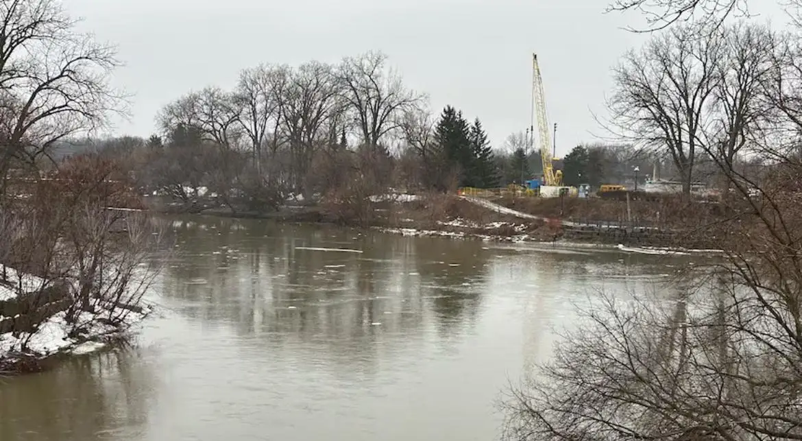 മഴയും, മഞ്ഞുരുകലും, കടുത്ത ചൂടും നദീതീരങ്ങളിൽ നിന്ന് അകലം പാലിക്കണമെന്ന് മുന്നറിയിപ്പ്