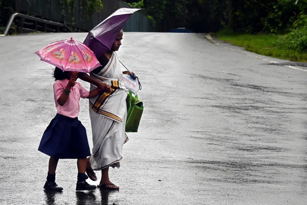 Kerala Weather 07/03/26 : അറബിക്കടൽ ഭാഗത്തുനിന്നുള്ള ഈർപ്പം കേരളത്തിലേക്ക് പ്രവേശിക്കുന്നു, അടുത്ത അഞ്ച് ദിവസം  വേനൽമഴയ്ക്ക് സാധ്യത