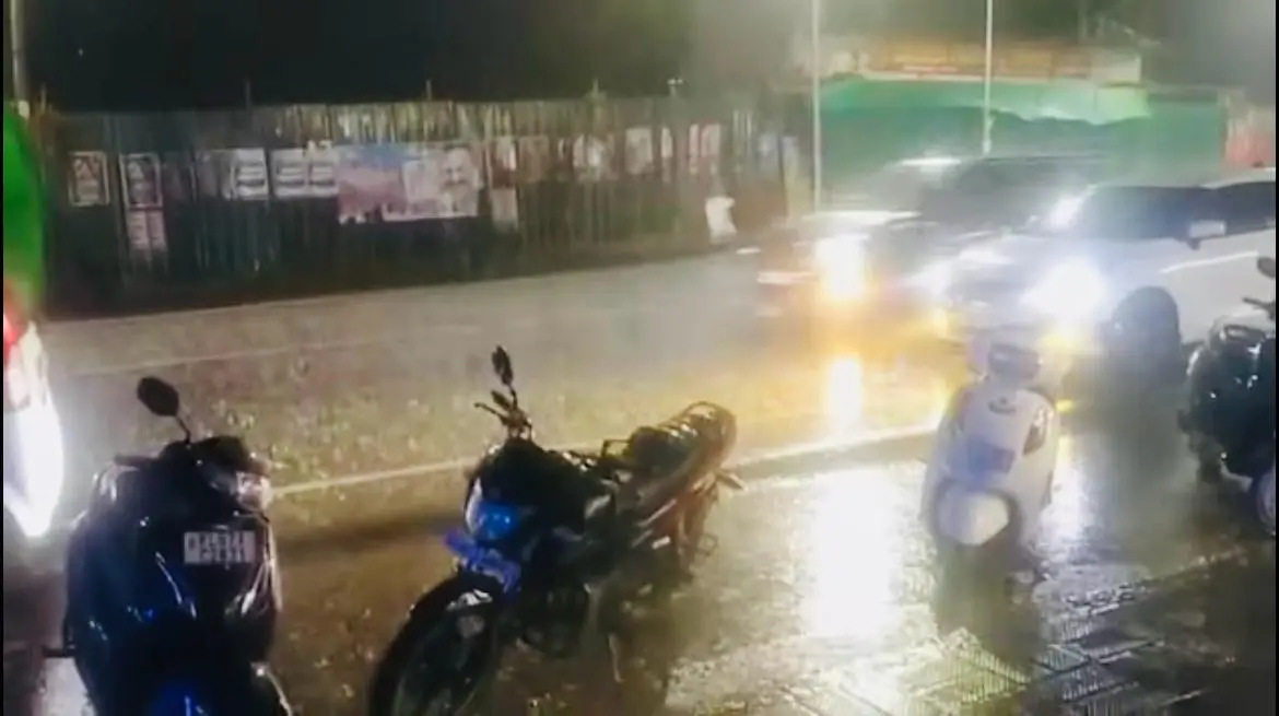 Kerala Weather 10/03/26 : കേരളത്തിൽ ഇന്നും വേനൽമഴ എത്തും, ഈ ജില്ലകളിൽ ഇന്ന് ഇടിമിന്നലോടുകൂടിയ മഴയ്ക്കുള്ള മുന്നറിയിപ്പ് 