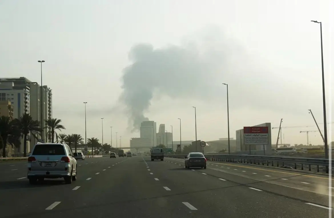 ദുബായ് വിമാനത്താവളത്തിന് സമീപം തീപിടിത്തം; വിമാന സർവീസുകൾക്ക് തടസം