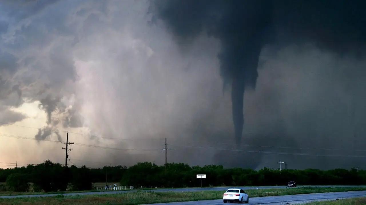 അമേരിക്കയിൽ അതിശയിപ്പിക്കുന്ന കാലാവസ്ഥാ മാറ്റം, ഒരു ഭാഗത്ത് കനത്ത ചൂട്, മറുവശത്ത് കട്ടിയുറഞ്ഞ തണുപ്പ്, കിഴക്കിൽ കൊടുങ്കാറ്റ്