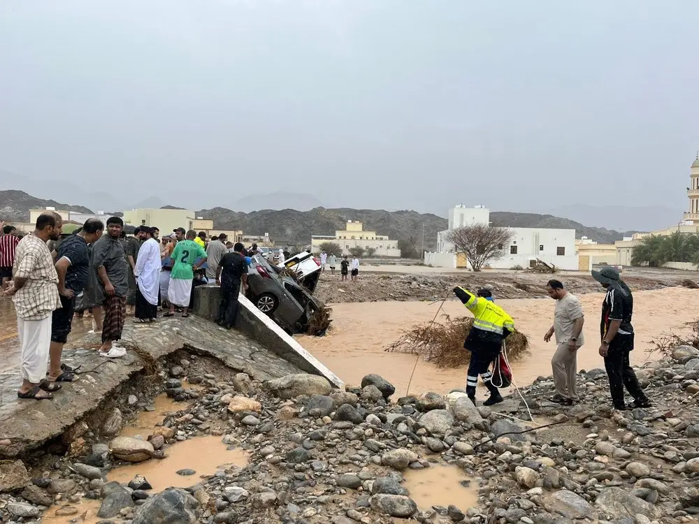 ഒമാനിൽ കനത്ത മഴയിൽ കെട്ടിടം തകർന്ന് നാല് കുട്ടികൾ മരിച്ചു