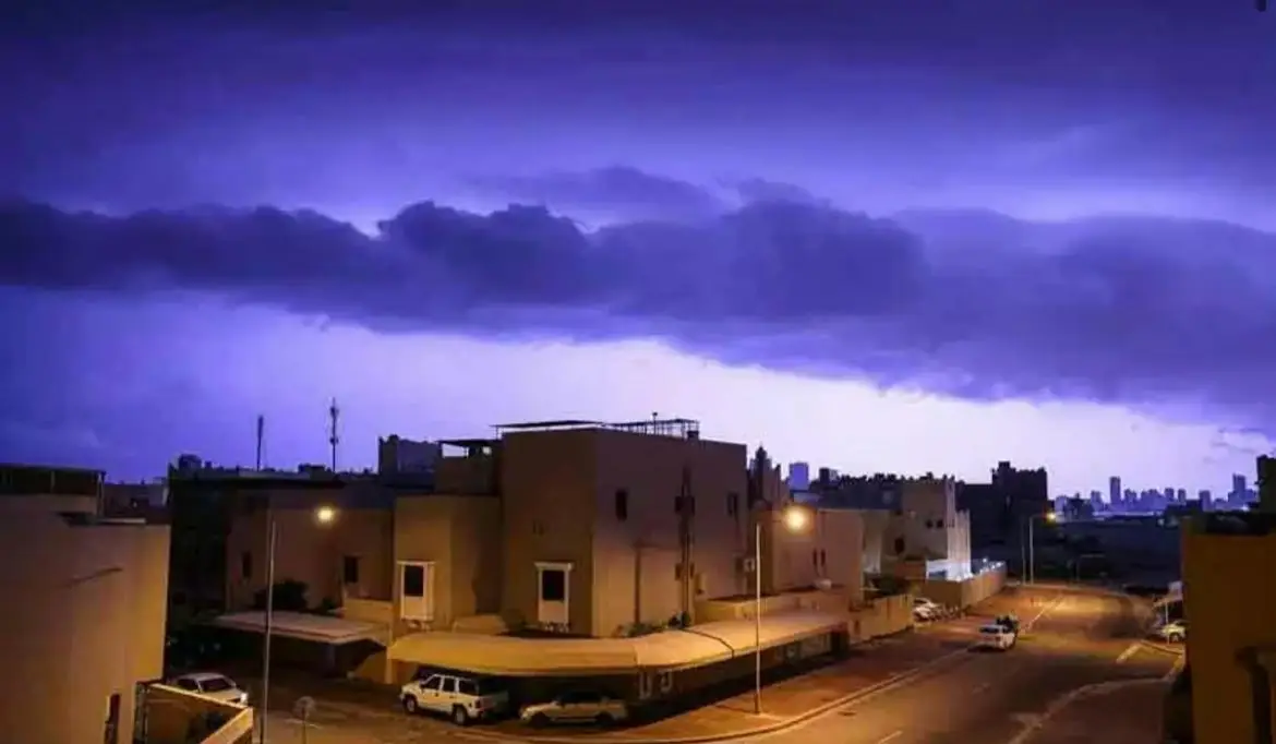 Rare Cloud Phenomenon in Bahrain: ‘Shelf Cloud’ Spotted