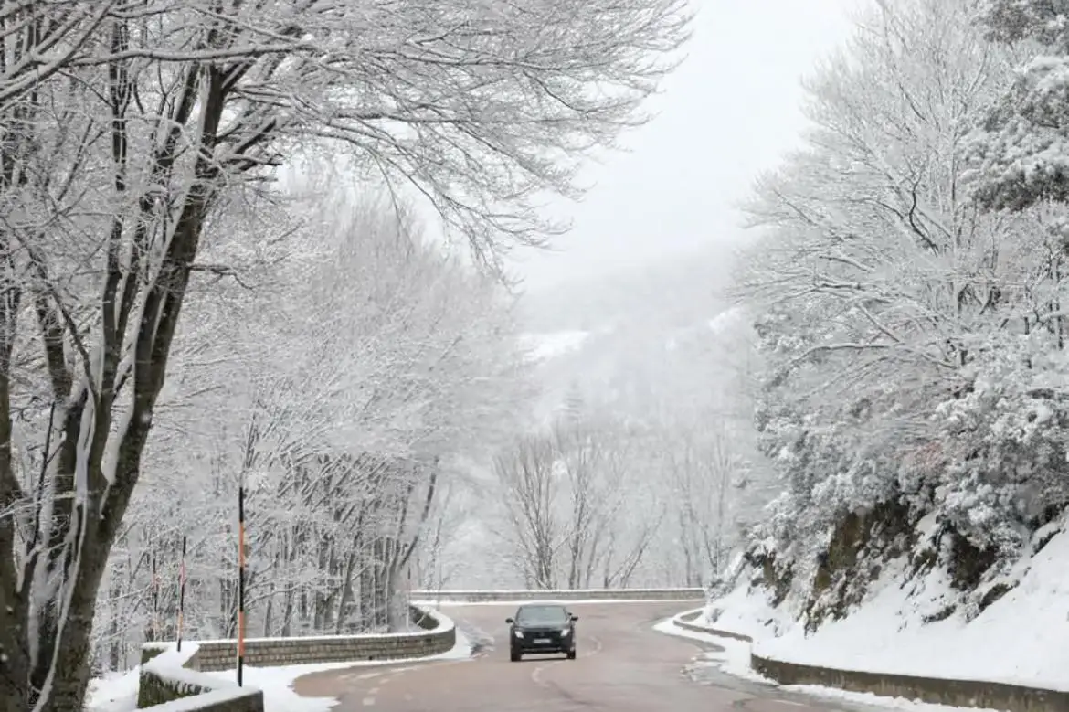 തെക്കൻ യൂറോപ്പിൽ കടുത്ത കാലാവസ്ഥ മുന്നറിയിപ്പ്; ഓസ്ട്രേലിയയിൽ സൈക്ലോൺ നരേൽ ശക്തമായി