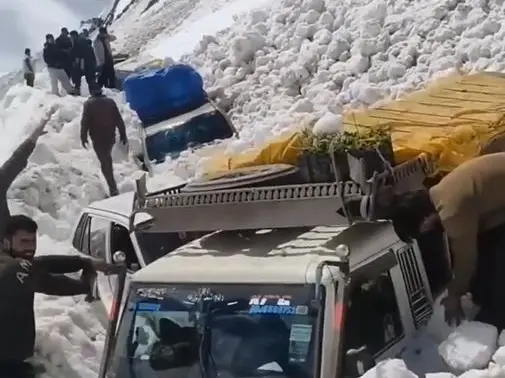 സോജില പാസ് ദുരന്തം: മഞ്ഞുവീഴ്ചയിൽ 7 മരണം, 5 പേർക്ക് പരിക്ക്