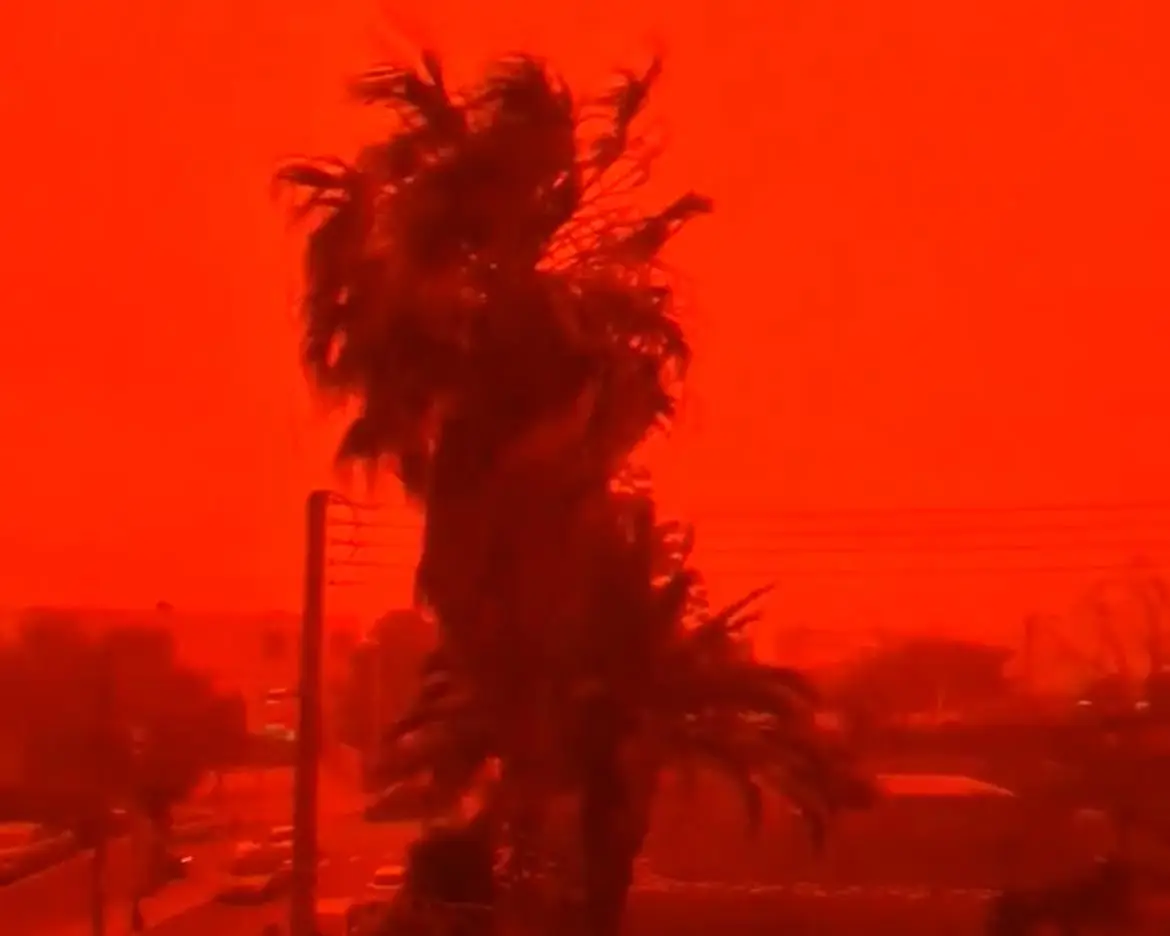 പൊടിക്കാറ്റ് ലിബിയയിൽ ഭീതിയുണർത്തി, ആകാശം ചുവപ്പ്-ഓറഞ്ച് നിറത്തിൽ