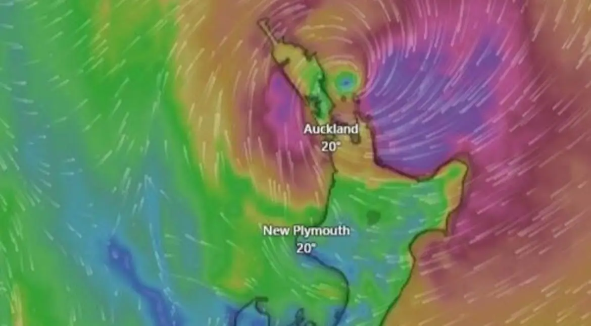 ജീവൻ പോലും അപകടത്തിലാക്കുന്ന ചുഴലിക്കാറ്റ് വൈആനു, ഭീഷണി ഉയരുന്നു 