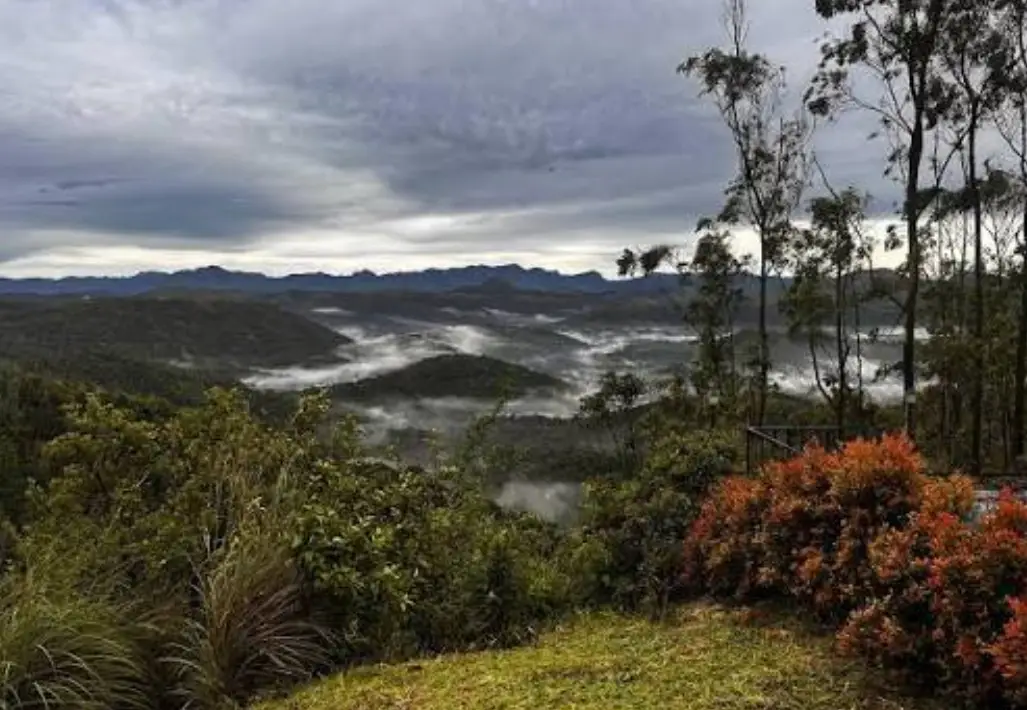 കൊടും വേനലിൽ പോലും തണുപ്പേകുന്ന ഇടം, ചൂടിൽ നിന്നും ഒളിച്ചോടാൻ കേരളത്തിലെ ഈ ജില്ലയിലേക്ക് പോന്നോളൂ 