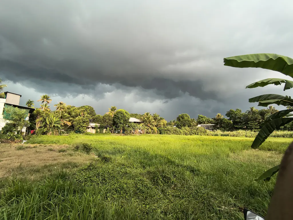 വ്യാപക വേനൽ മഴ കിട്ടാൻ എതിർ ചുഴലി നീങ്ങണം , ചൂടിൽ നേരിയ കുറവ്