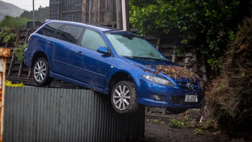 വെല്ലിംഗ്ടൺ പ്രളയം: വെള്ളം പിന്മാറിയതോടെ കാണാതായ ആളുടെ മൃതദേഹം കണ്ടെത്തി; വൻ നാശനഷ്ടങ്ങൾ