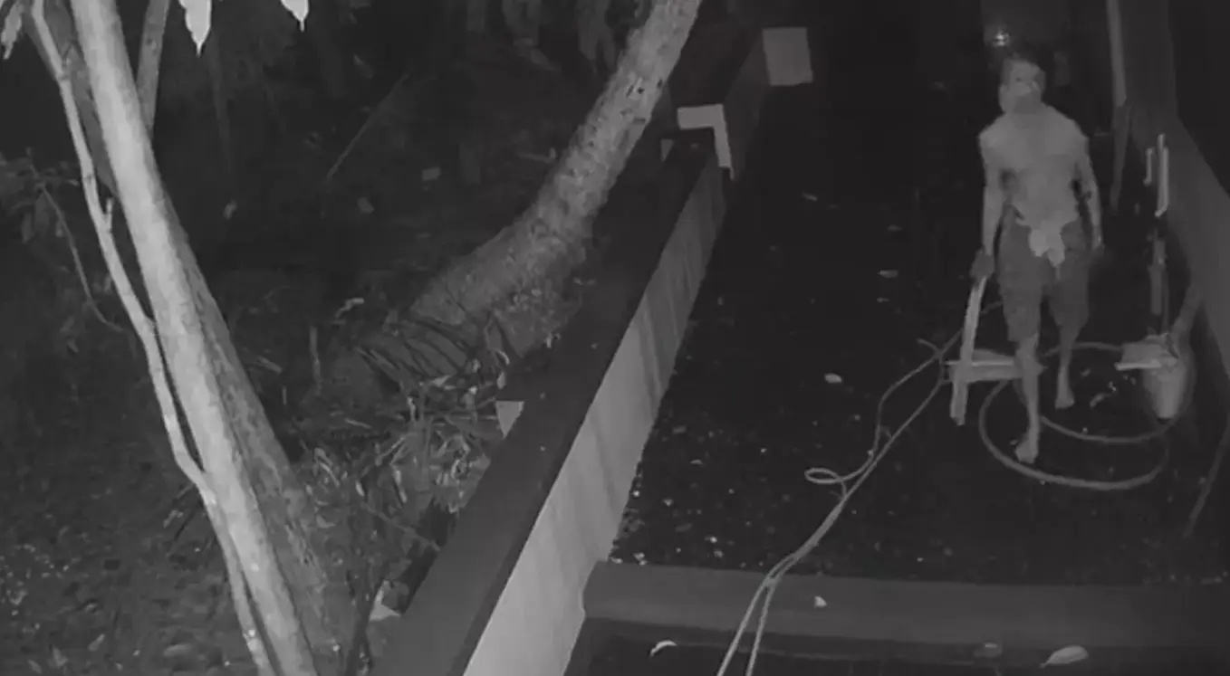 ചൂടുകാരണം ജനൽ വാതിൽ തുറന്നിട്ട് കിടന്നുറങ്ങിയ യുവതിയുടെ പാദസരം മോഷണം പോയി