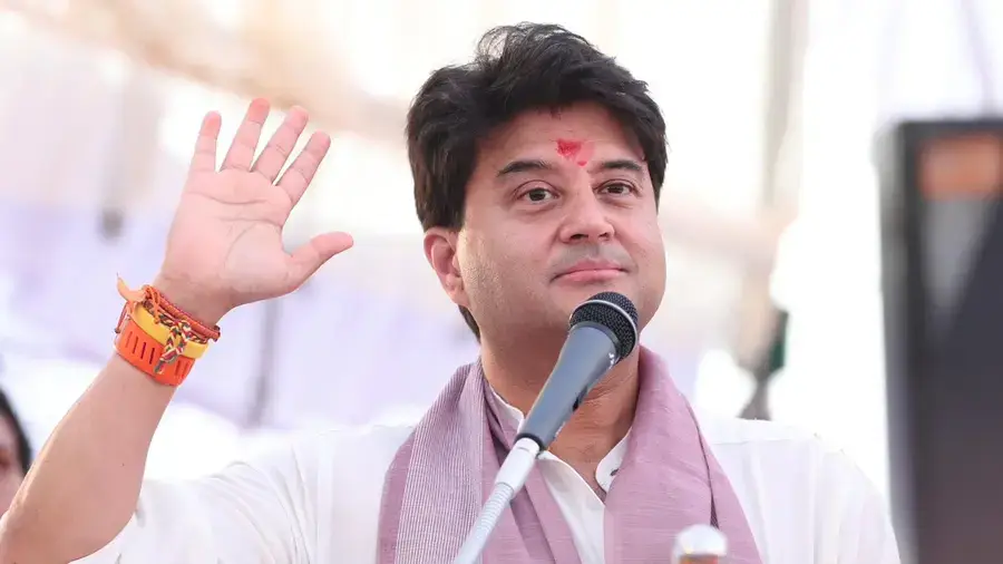 ചൂടിനെ ചെറുക്കാൻ പോക്കറ്റിൽ ഉള്ളി സൂക്ഷിക്കൂവെന്ന് കേന്ദ്രമന്ത്രി ജ്യോതിരാദിത്യ സിന്ധ്യ, വൈറലായി ഉപദേശം