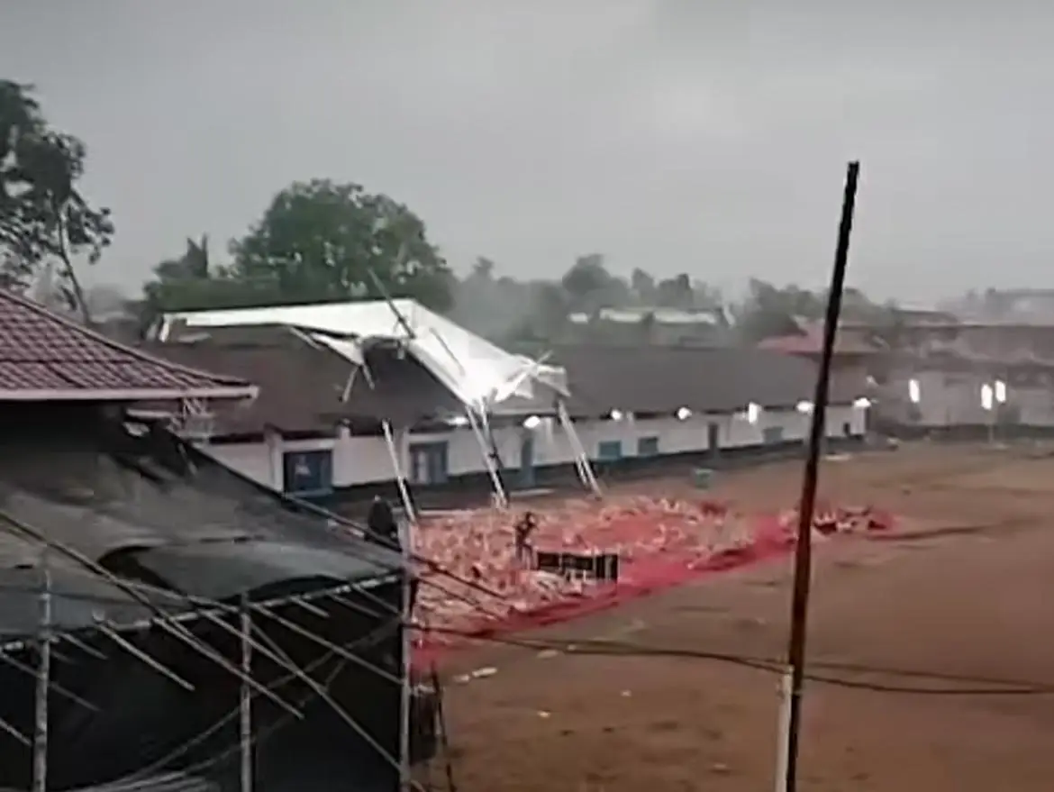 ഇന്ന് വൈകീട്ടുണ്ടായ ശക്തമായ കാറ്റിലും മഴയിലും വൻ നാശനഷ്ട്ടം