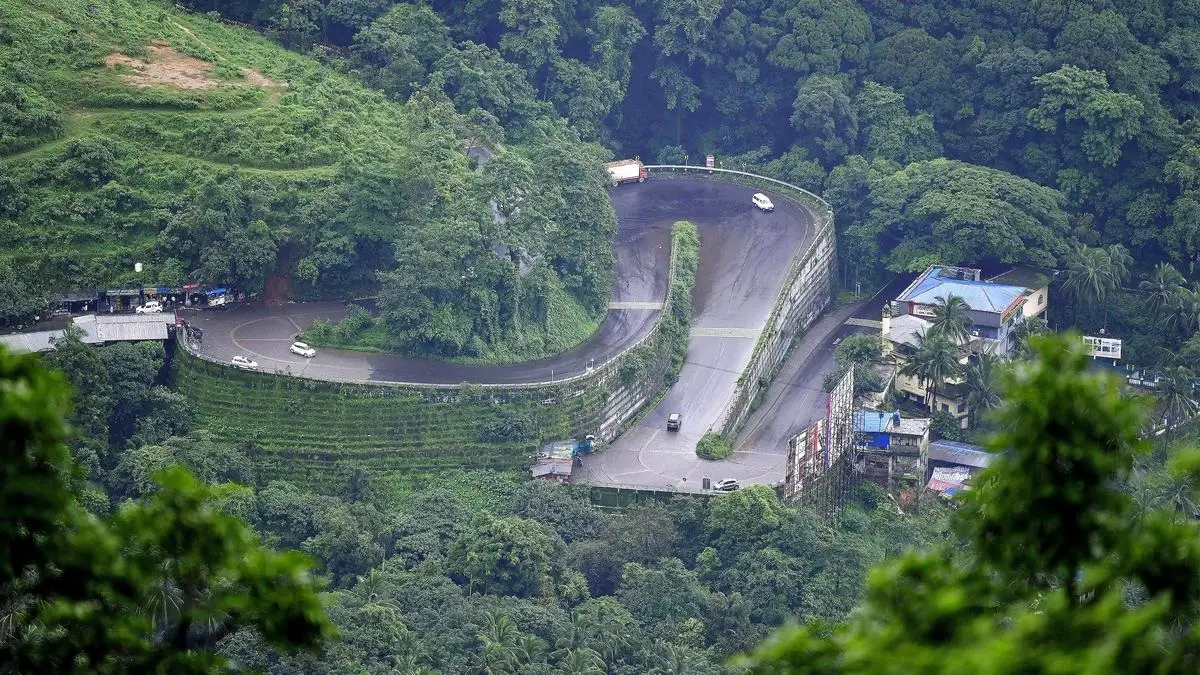 കാലവർഷ മുന്നറിയിപ്പ്: താമരശ്ശേരി ചുരത്തിൽ മൾട്ടി ആക്‌സിൽ വാഹനങ്ങൾക്ക് നിയന്ത്രണം