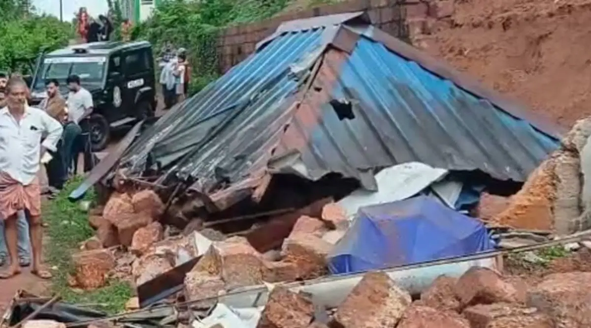 മഴ വില്ലനായി; കാസർഗോഡിൽ മതിലിടിഞ്ഞ് സഹോദരങ്ങൾ മരിച്ചു, കുറ്റ്യാടിയിൽ അമ്മയും മകനും പുഴയിൽ മുങ്ങി മരിച്ചു