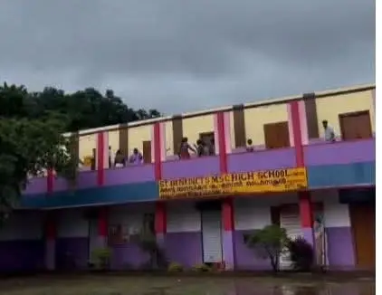 തെക്കൻ ജില്ലകളിലേക്കും ഓറഞ്ച് അലർട്ട്, ശക്തമായ കാറ്റിൽ പത്തനംതിട്ടയിൽ സ്കൂളിൻ്റെ മേൽക്കൂര പറന്നുപോയി