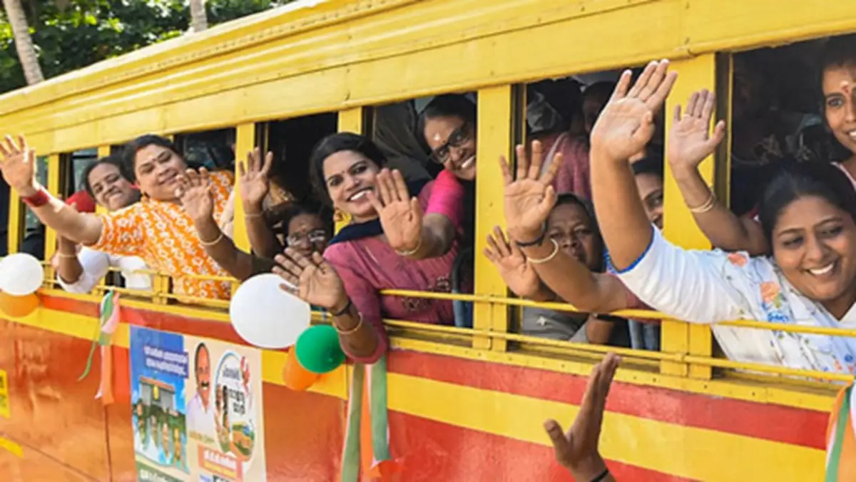 പ്രിയദർശിനി പദ്ധതി വൻ വിജയം; ആദ്യദിനം KSRTC യിൽ സൗജന്യ യാത്ര ചെയ്തത് 13 ലക്ഷത്തിലധികം വനിതകൾ