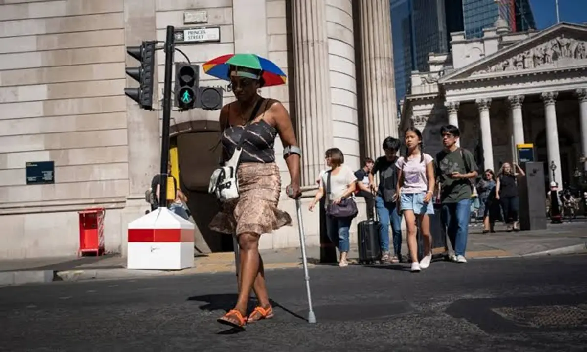 Britain Gripped by Extreme Heat; Passengers Urged to Avoid Travel