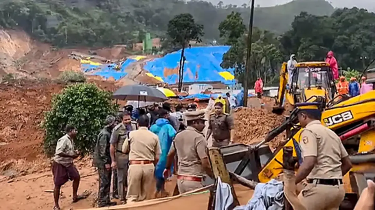 വയനാട് മണ്ണിടിച്ചിൽ ദുരന്തം; ഇരട്ട അന്വേഷണം പ്രഖ്യാപിച്ച് സർക്കാർ, തിരച്ചിൽ തുടരുന്നു