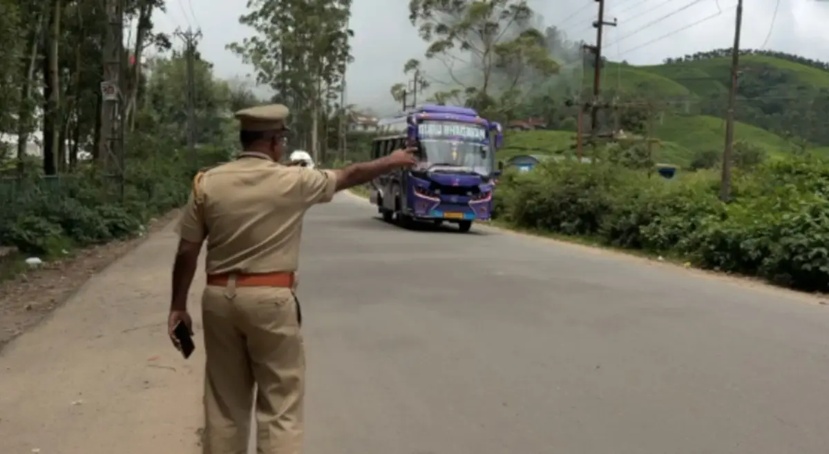 മൂന്നാറിലെ മലയിടിച്ചിൽ ഭീഷണി; ബുക്കിങ് റദ്ദാക്കി സഞ്ചാരികൾ, മൺസൂൺ ടൂറിസത്തിന് കനത്ത തിരിച്ചടി