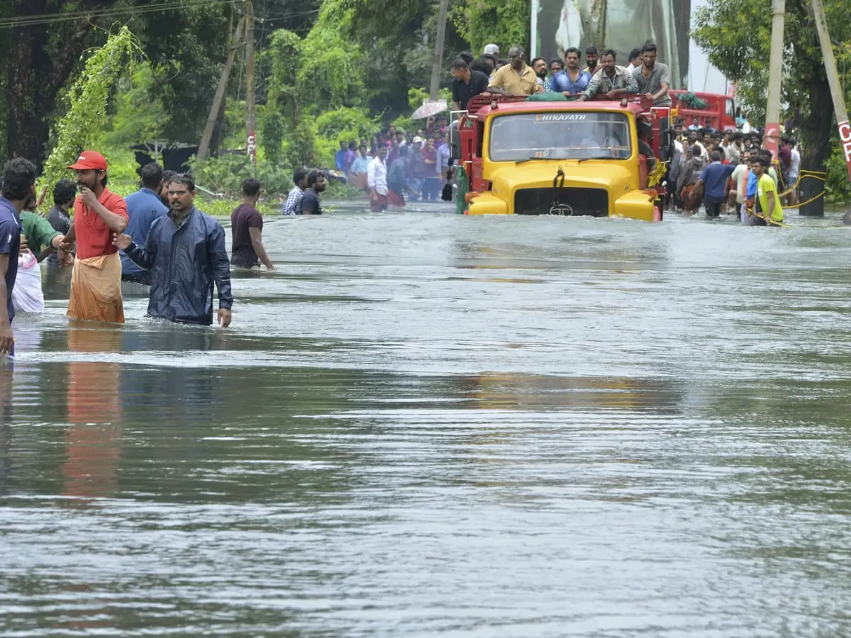 പുഴകളിലെ മണൽ വാരി മാറ്റുന്നത് വെള്ളപ്പൊക്കത്തിന് പരിഹാരമാകുമോ?
