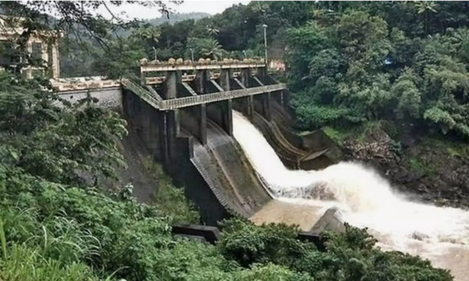 പാംബ്ല അണക്കെട്ട് ഇന്ന് രാത്രി തുറക്കും; കടലിൽ ശക്തമായ കാറ്റിന് മുന്നറിയിപ്പ് 