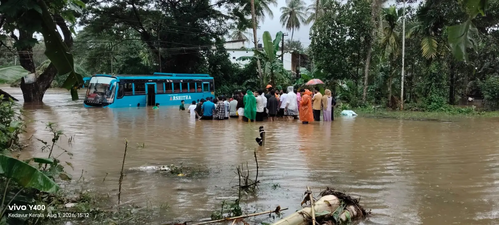 മഴ ശക്തം: 8 മരണം, നാളെ 3 ജില്ലകളില്‍ അവധി, 12 ജില്ലകളില്‍ ഓറഞ്ച് അലര്‍ട്ട്