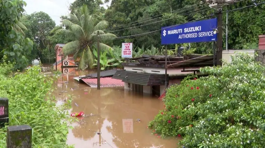 തെക്കൻ കേരളത്തിൽ മഴക്കെടുതി രൂക്ഷം; പമ്പ കരകവിഞ്ഞൊഴുകുന്നു, കുട്ടനാട്ടിൽ വീടുകളിലേക്ക് വെള്ളം