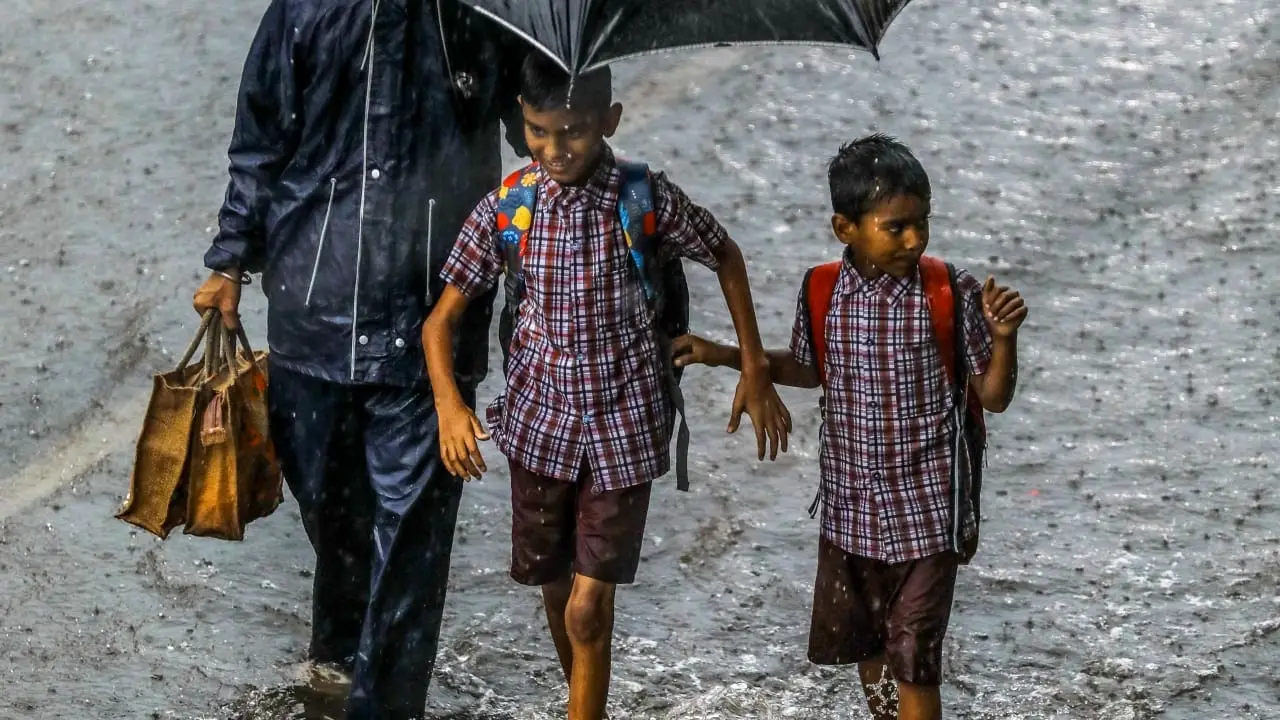 Live Rain Update 03/08/26 : എട്ട് ജില്ലകളിലെ വിദ്യാഭ്യാസ സ്ഥാപനങ്ങൾക്ക് നാളെ അവധി; 12 ജില്ലകളിൽ ഓറഞ്ച് അലേർട്ട് , ജാഗ്രത ശക്തമാക്കി