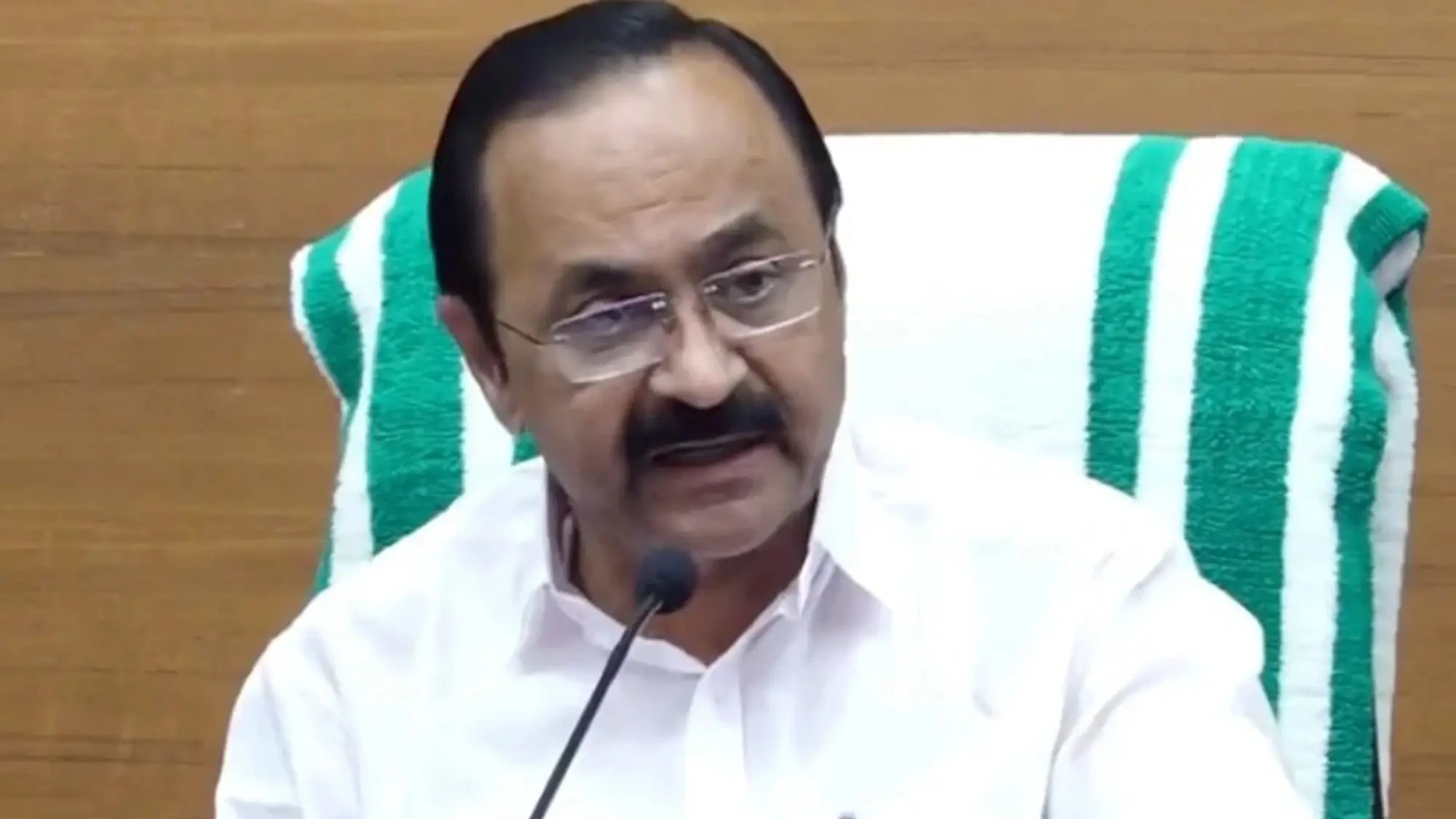 പ്രളയബാധിതരെ നേരിൽകണ്ട് മുഖ്യമന്ത്രി; സ്ഥിരം ദുരന്തനിവാരണ പദ്ധതിക്ക് പത്തനംതിട്ടയിൽ തുടക്കം