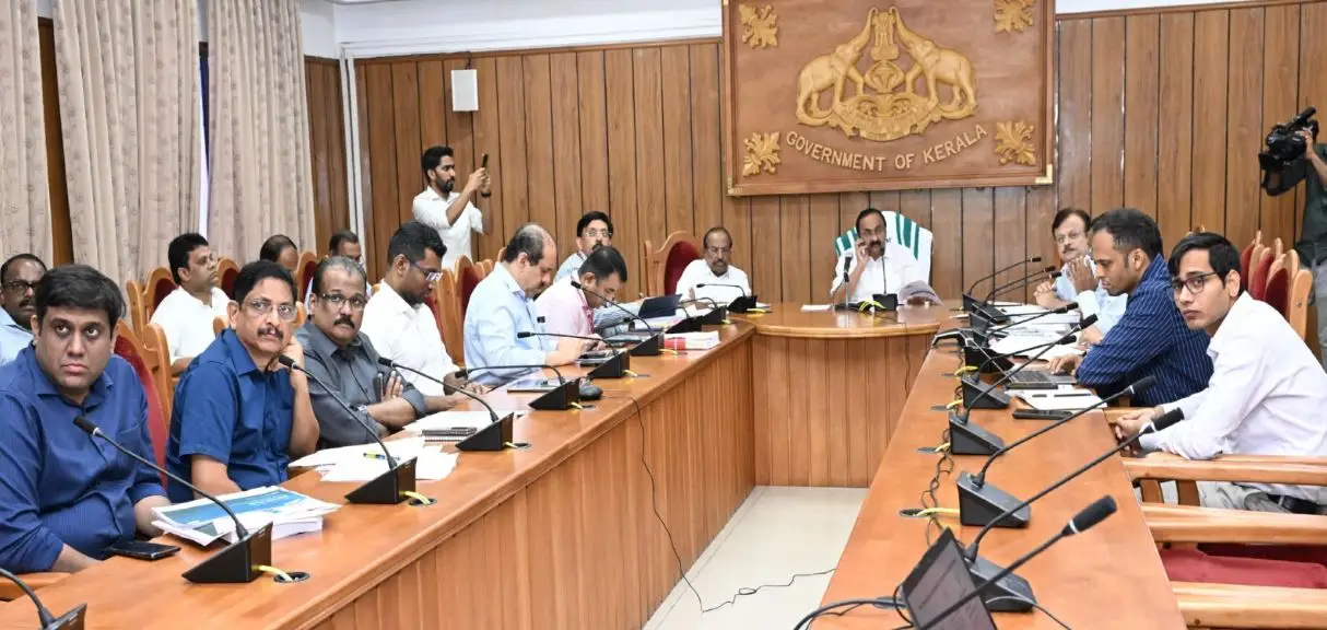 പ്രളയം നേരിടാന് കേരള ഫ്ളഡ് റെസിലിയന്സ് ഇനിഷ്യേറ്റീവ് പദ്ധതിയുമായി സര്ക്കാര്, മുഖ്യമന്ത്രിയുമായി ഐ.ഐ.ടി സംഘം ചര്ച്ച നടത്തി