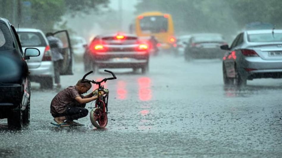 Conditions becoming favourable for the onset of northeast monsoon