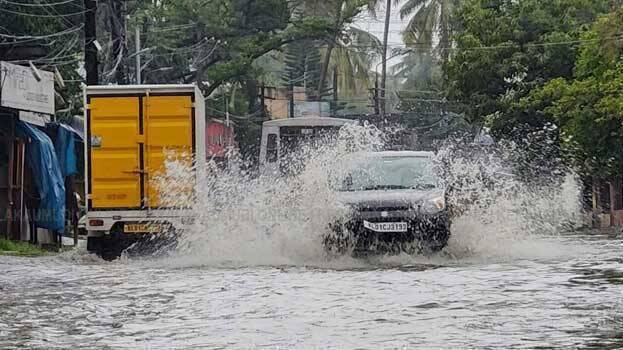 Kerala weather :ഇന്നും ഒറ്റപ്പെട്ട ശക്തമായ മഴ ;കേരള തീരത്ത് കടലാക്രമണത്തിന് സാധ്യത